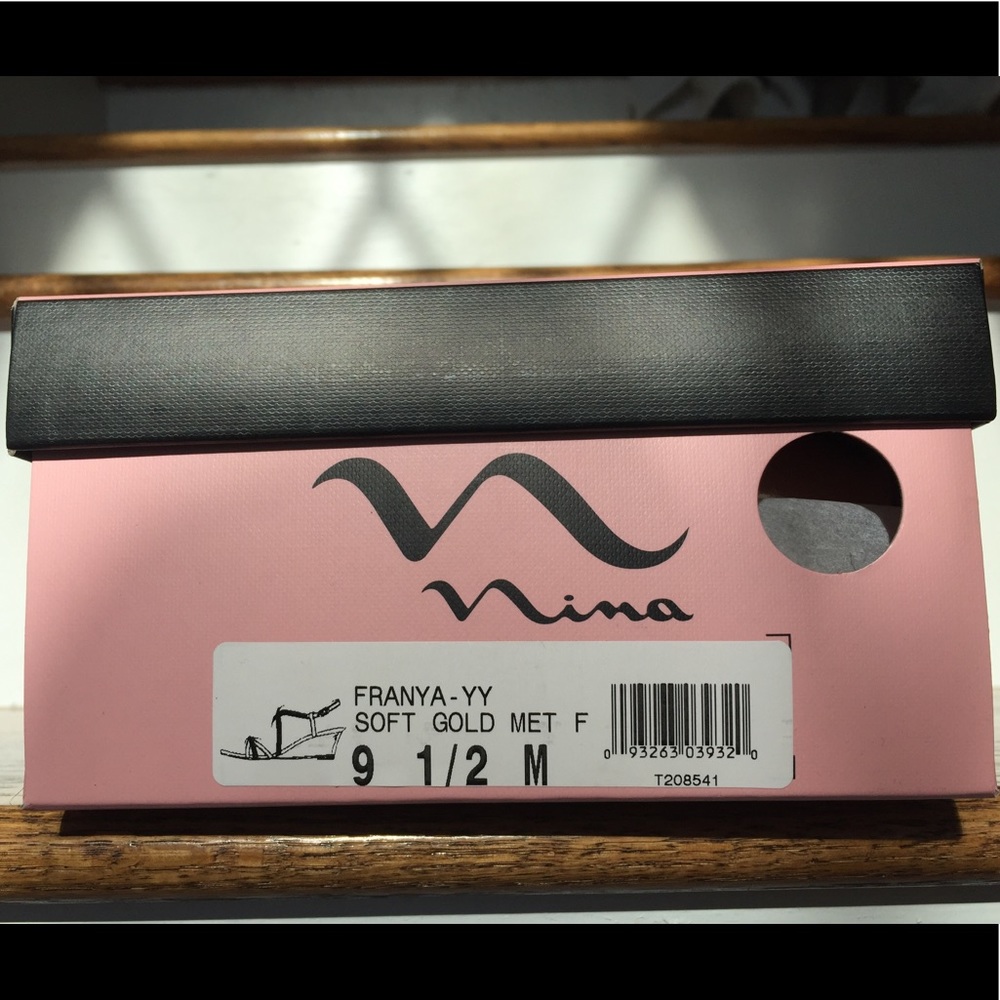 Woman’s Wedges - Picture 3 of 4